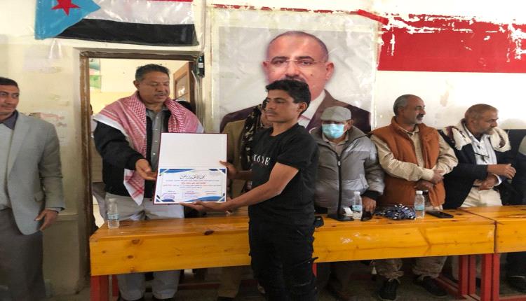 بدعم وإهتمام من الشيخ محسن القشم وعدد من رجال الخير: ثانوية الشهيد العبادي تكرم أوائل طلابها