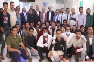 تسجيل مصور أثناء زيارة الشيخ محسن القشم إلى جامعة خليج عدن الدولية