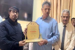 السلطة المحلية بالشعيب تكرم الشيخ محسن القشم تقديراً لعطاءه ودعمه الثقافي والتنموي وفي شتى المجالات